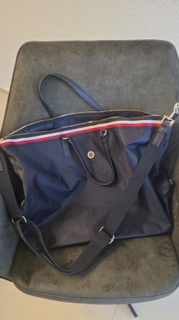 Tommy Hilfiger Weekendertasche blau mit Schulterriemen gross