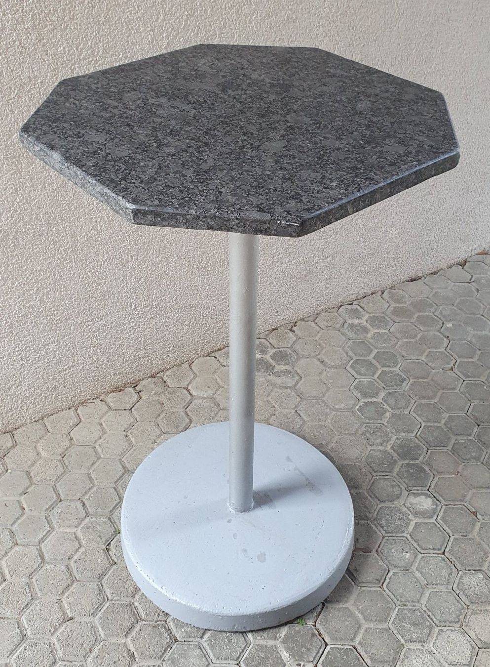Tavoli: Apero-Stehtisch mit Labrador Naturstein – Usato da Maschwanden venduto da ruth07 1