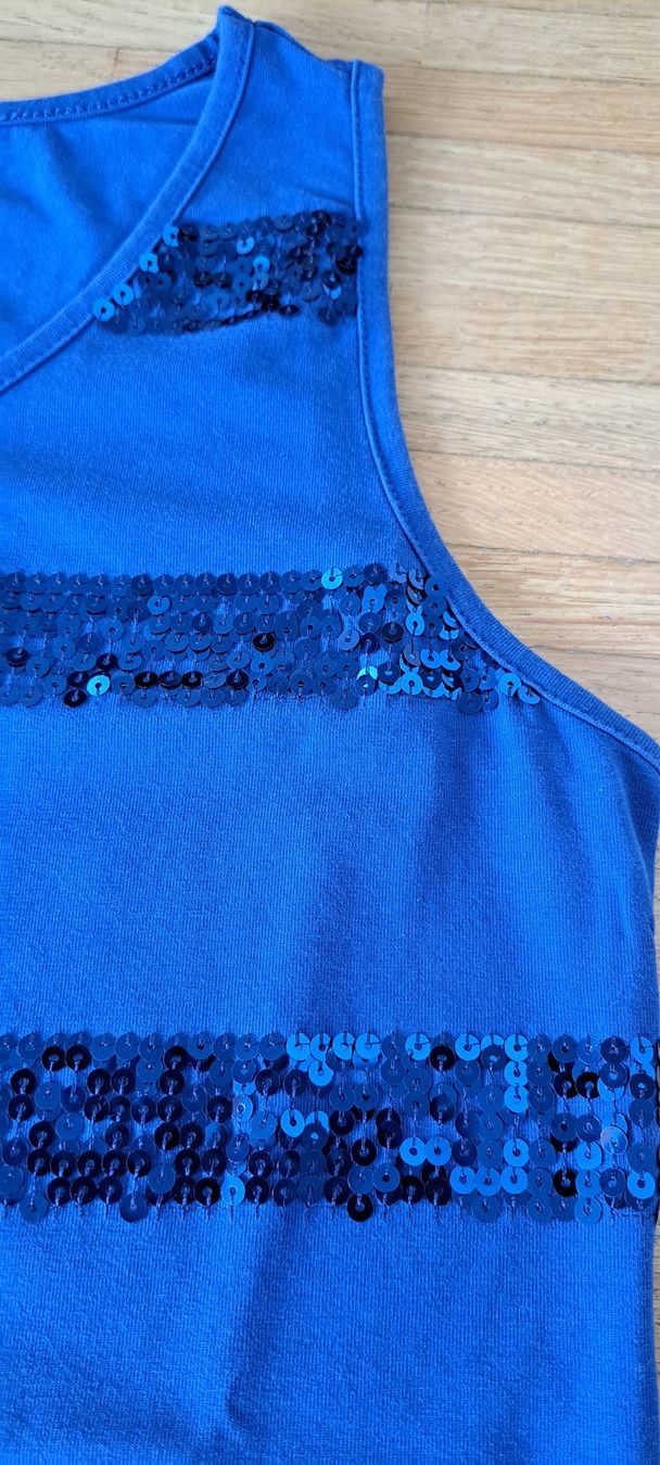 T-shirt: Débardeur bleu orné de sequin – Nuovo (secondo la descrizione) da Le Mont-sur-Lausanne venduto da olatiu 1