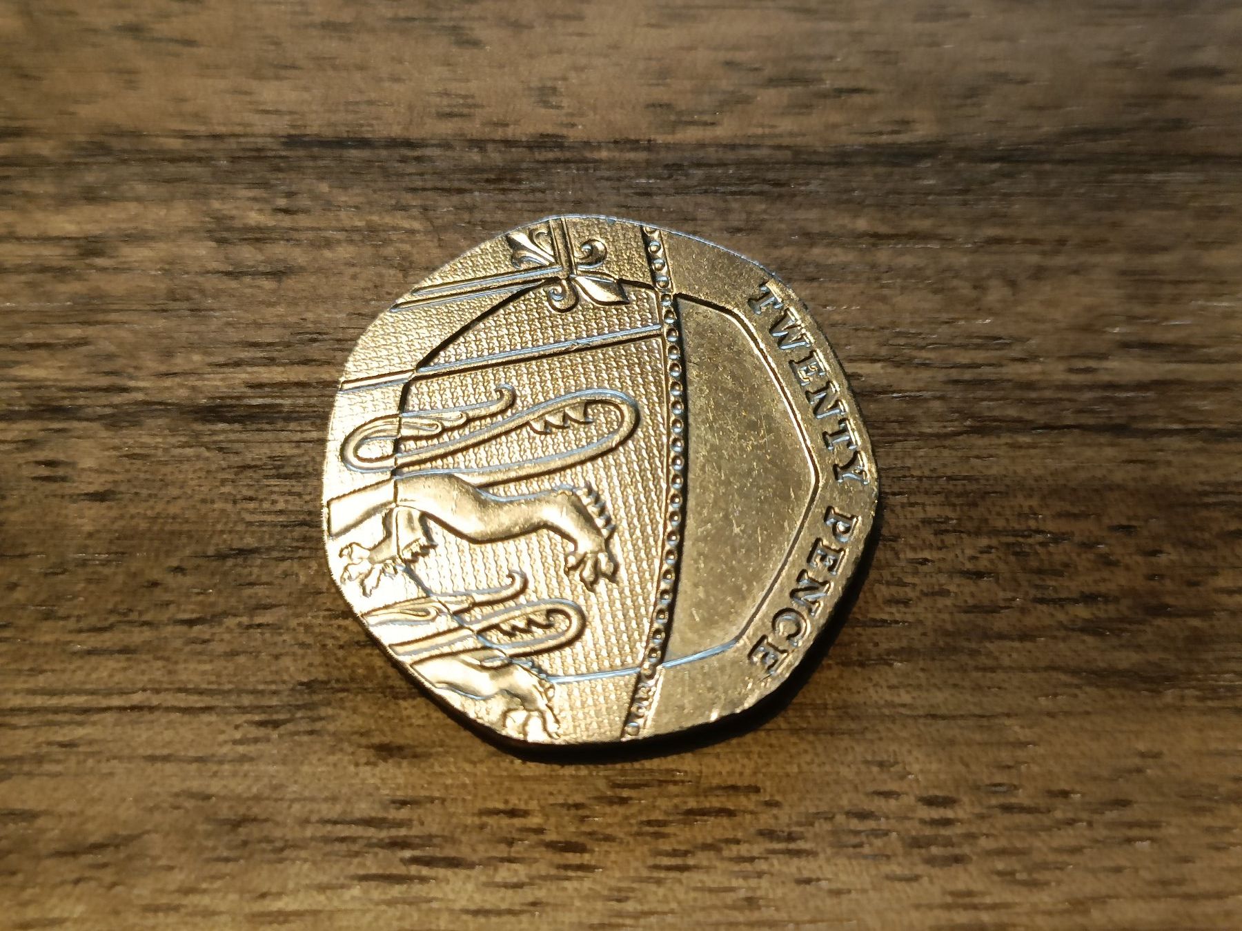 Tutti le monete: Une pièce de 20 PENCE / ELIZABETH II – Usato da Sion venduto da dav_96jh 1
