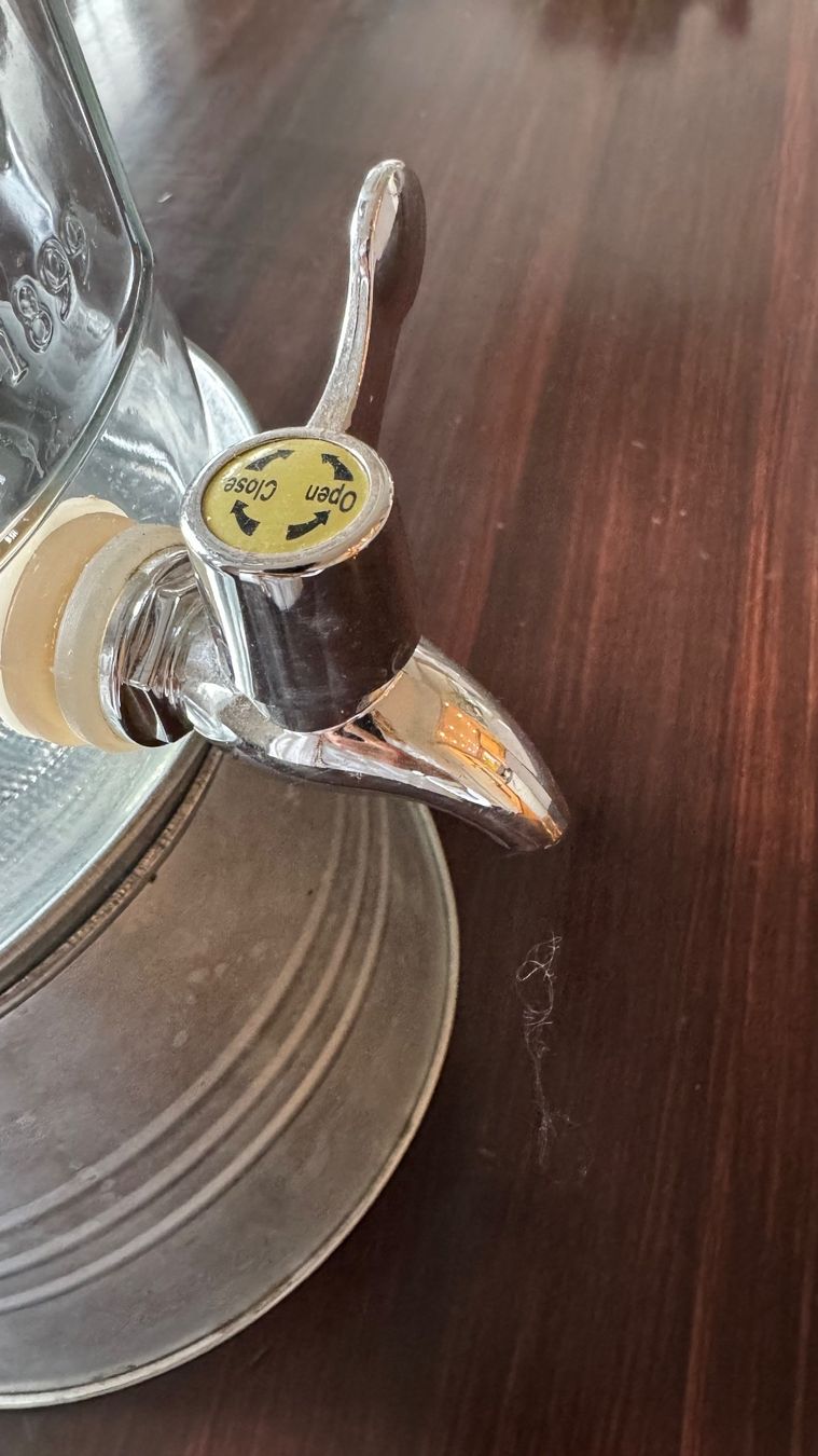 Tutte le decorazioni: Getränkespender mit Ständer – Usato da Zollikon venduto da rundbsurf 1