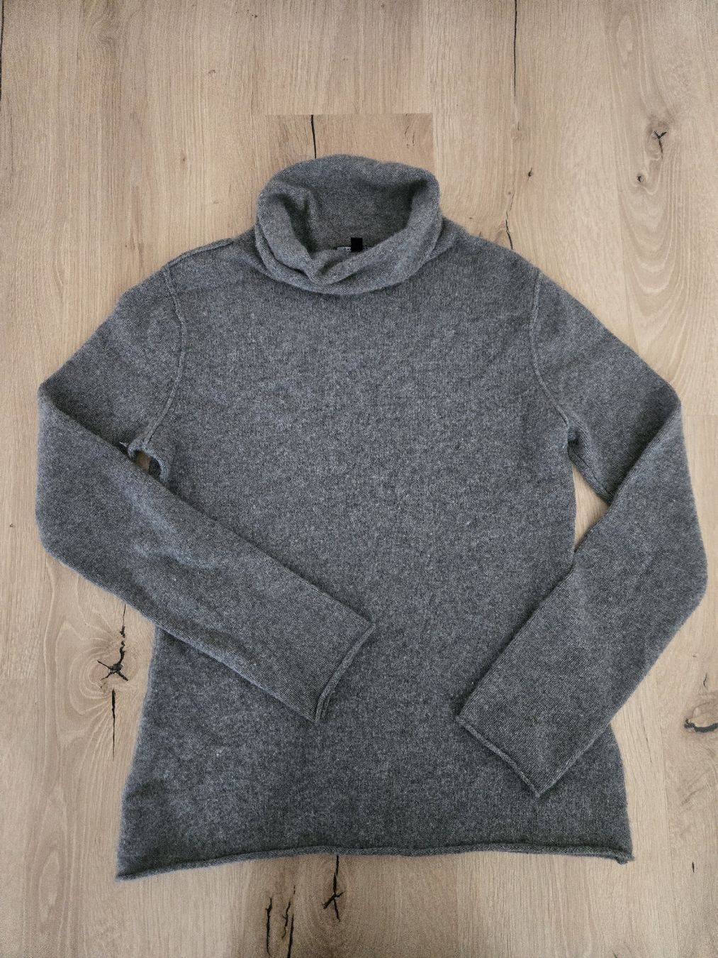 Pullover & Sweatshirts: Damen Rollkragenpullover grau Kaschmir Grösse M – Gebraucht aus Werthenstein von Icebaby13