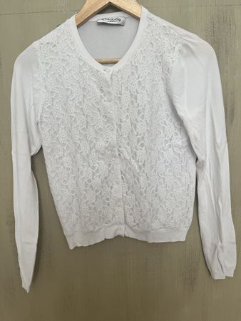 Weisse Strickjacke mit Spitze, Grösse S - Top Zustand!