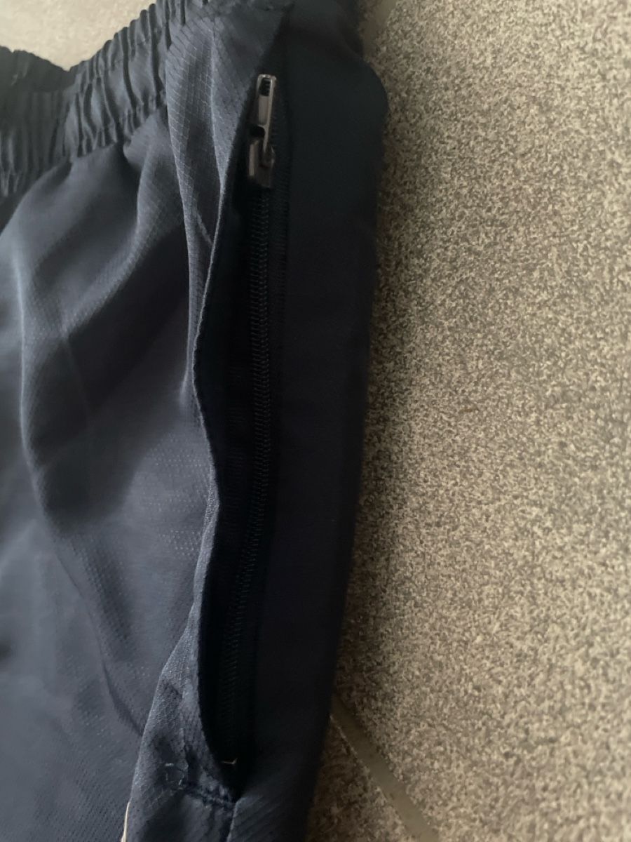 Pantalons: Trainerhose Gr. L – D'occasion à Laufen par bia_7vr6 2
