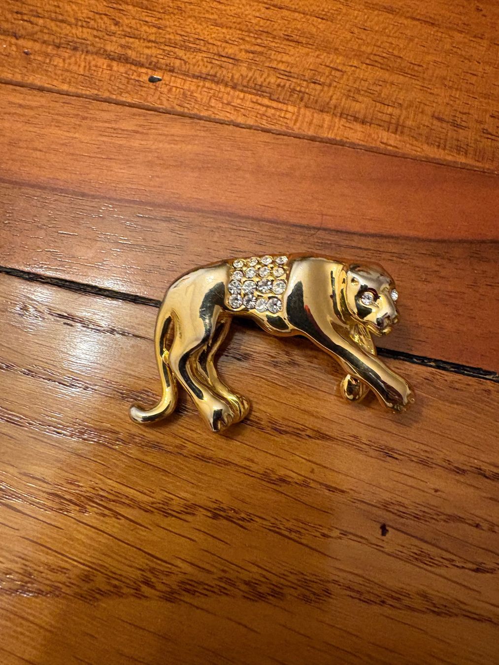 Spille & Fermagli: Broche Panthère ou Léopard Dorée avec Strass Étincelants – Usato da Crans  Montana venduto da proff 3