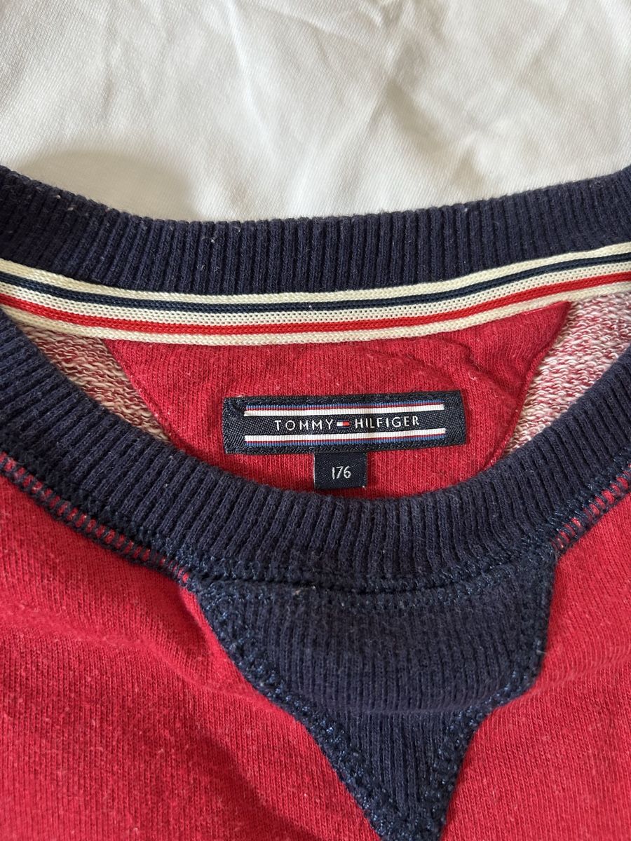 Lotti & Set di vestiti: 3 T Shirt und 1 Pullover  – Usato da Alpthal venduto da MarCar7 2