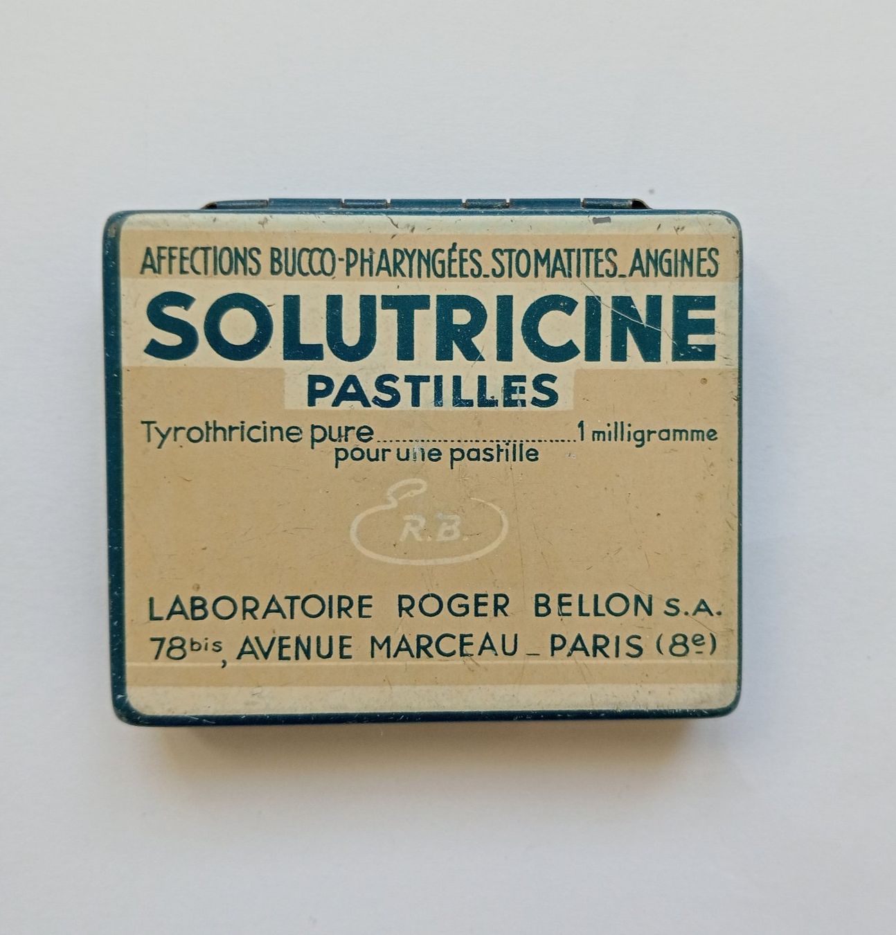 Sonstige Dekorationen & Accessoires: Alte Blechdose Solutricine ca. 1950 Midcentury – Gebraucht aus Allschwil von Evgeniia78