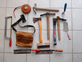 Werkzeug-Set für Heimwerker: Hammer, Axt, Sägeli usw.