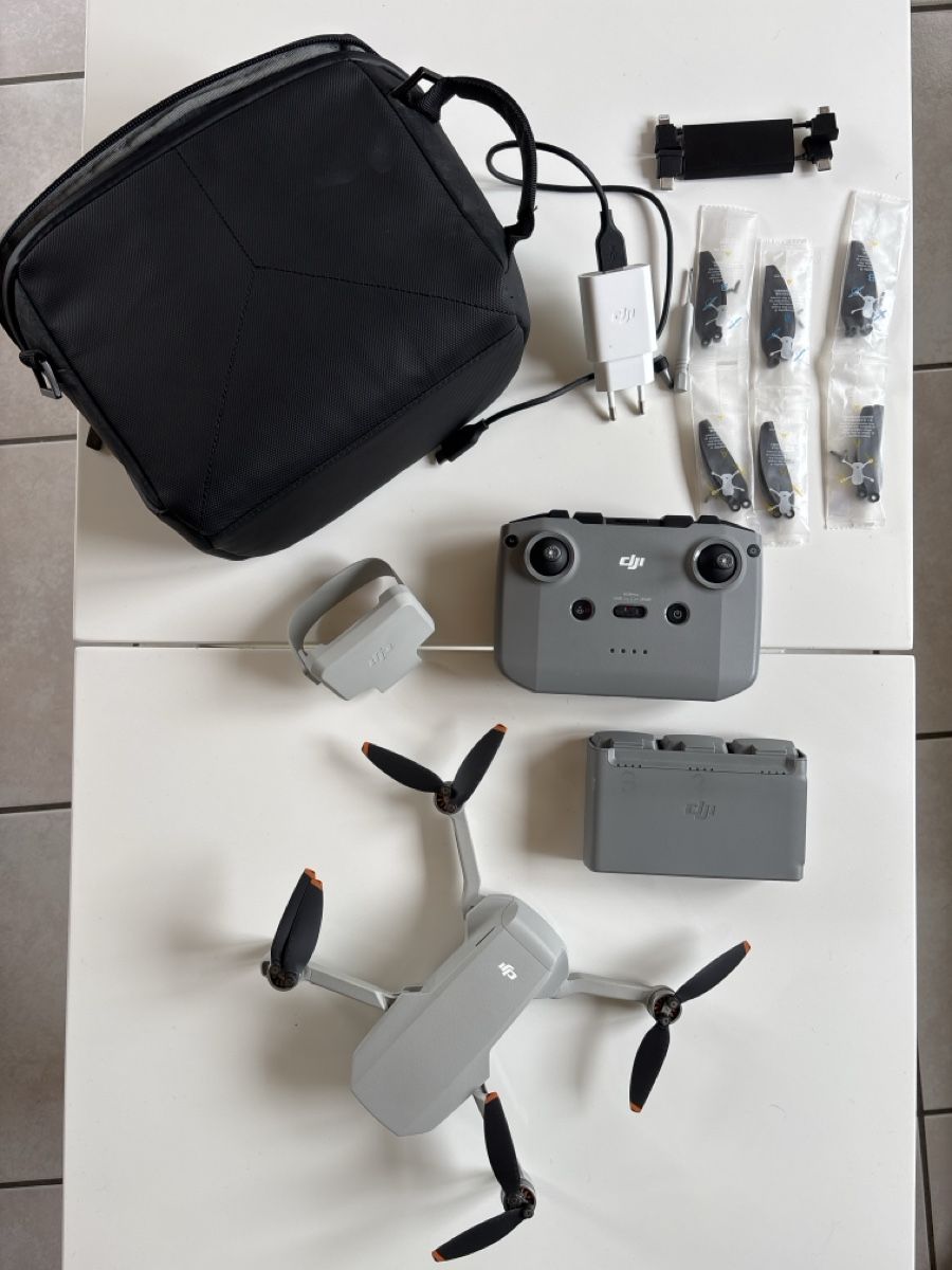 DJI Modellismo RC: Drone DJI Mini 2 Fly more Combo - parfait état, peu servi! – Nuovo (secondo la descrizione) da Monthey venduto da LoveBrand