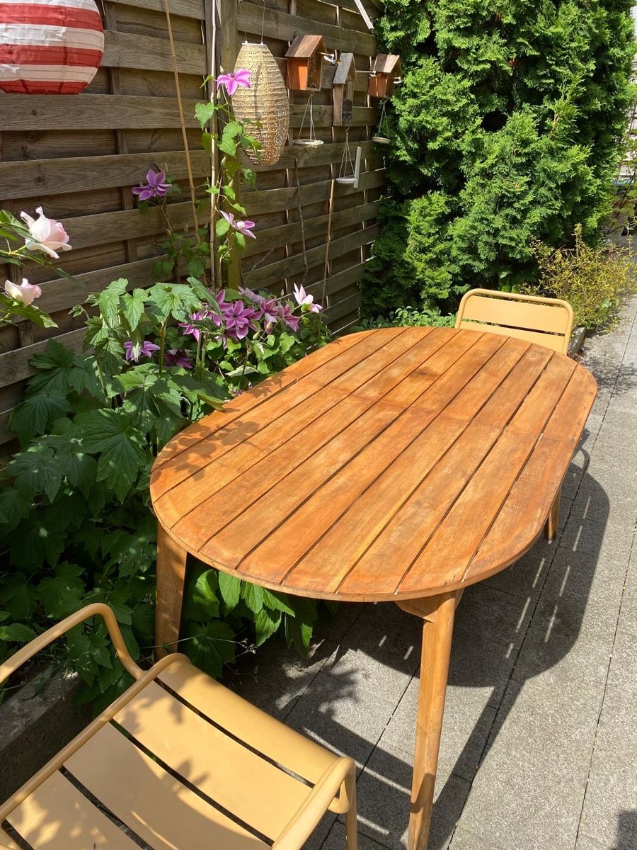Tische: Gartentisch aus Holz – Gebraucht aus St. Gallen von Kollision 3