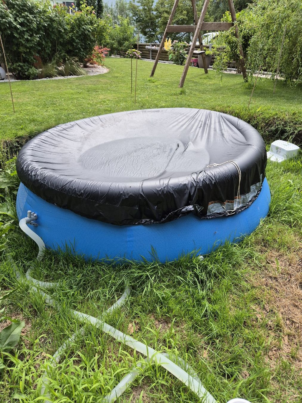 Schwimmbad: Aufstellpool mit Abdeckung und Pumpe, durchmesser 2.5m  – Gebraucht aus Widnau von Marcell1501 1