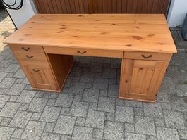 Schreibtisch