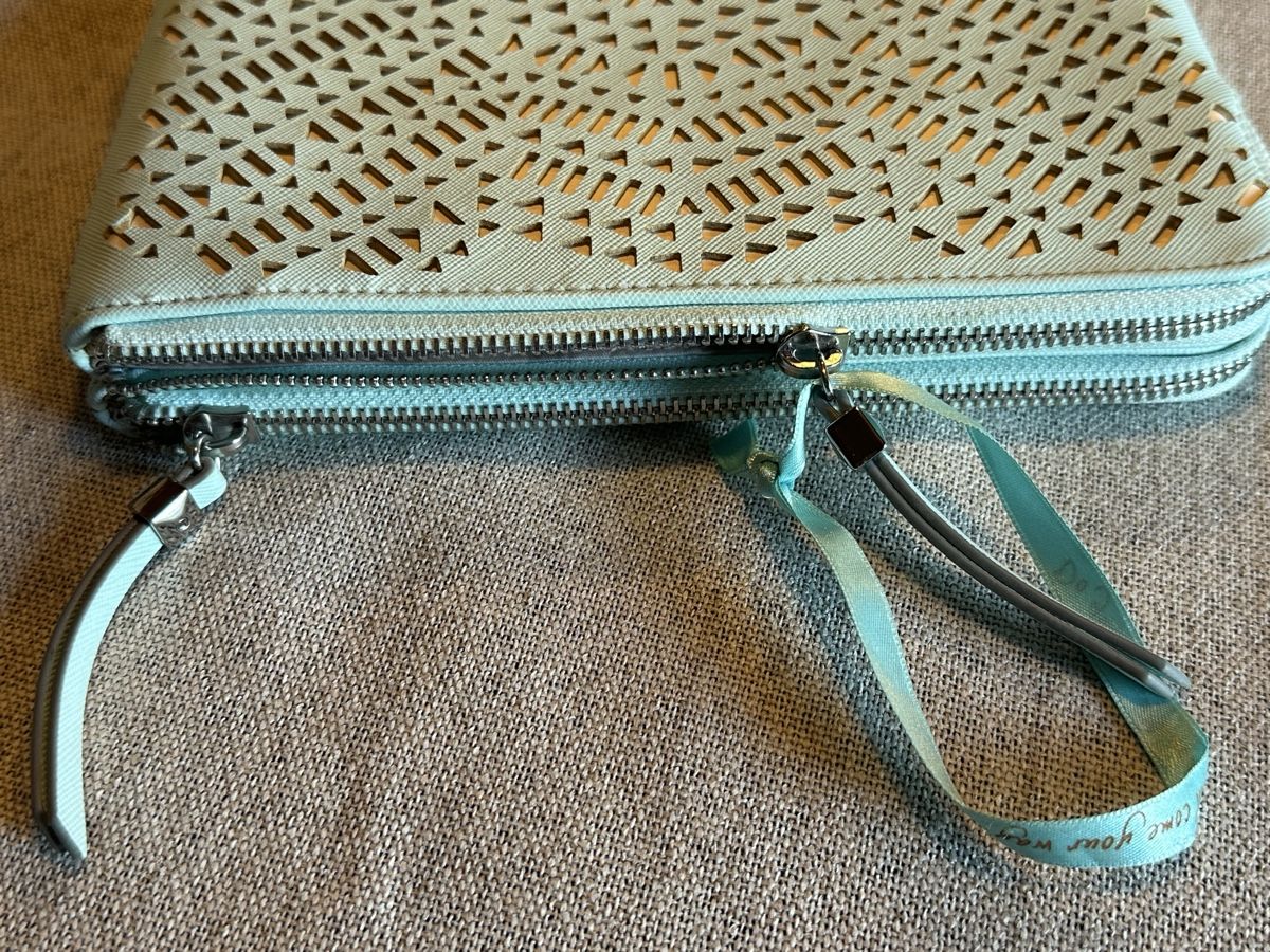 Borse da donna: NEU: Stella & Dot Clutch Hellblau – Laser-Cut Design – Nuovo e nell'imballaggio originale da Märstetten venduto da chr_k789 5