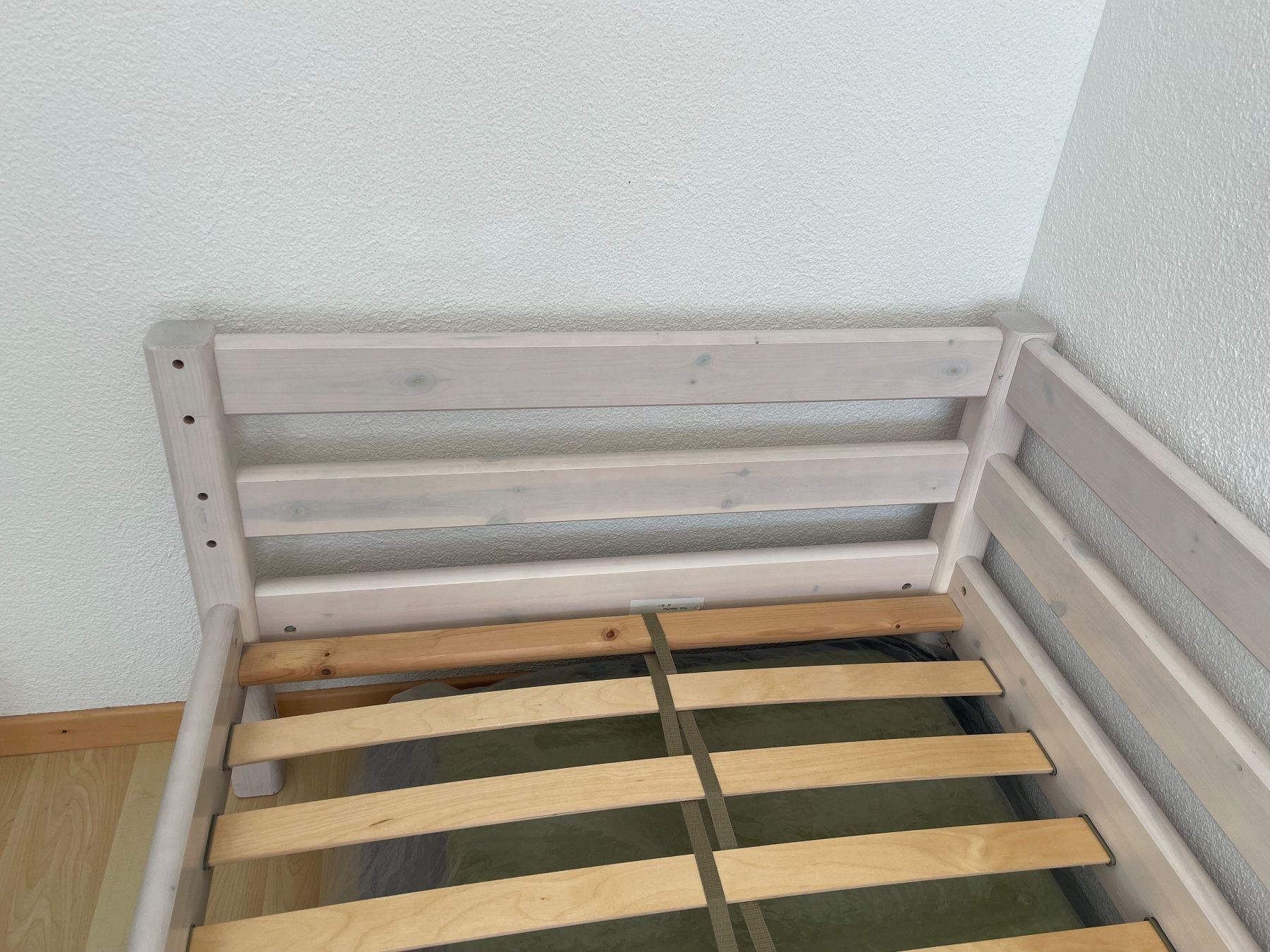 Betten: Weisses Holzbett – Gebraucht aus Ehrendingen von emi_l577 3