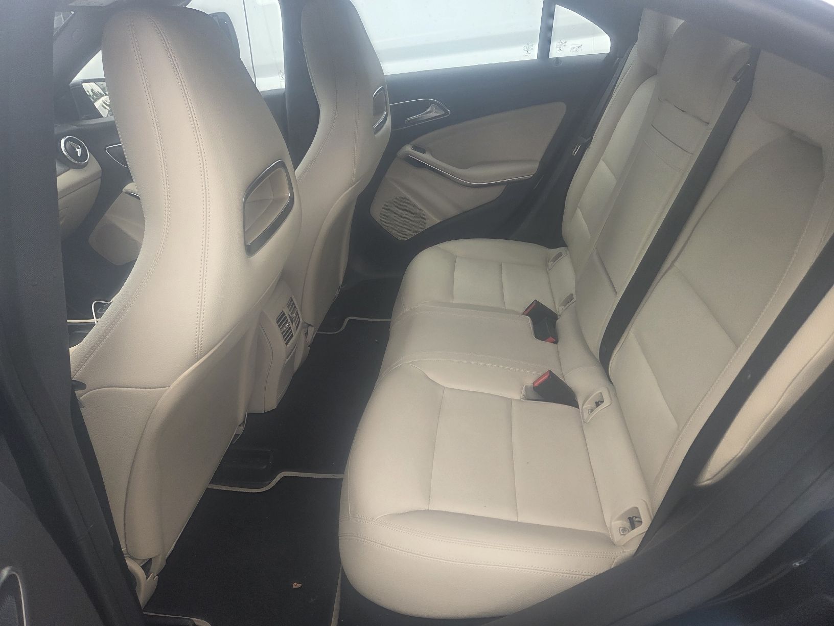 Mercedes-Benz Automobili: Mercedes CLA250 4 MATIC AMG Line – Usato da Luzern venduto da ant_ksq5 4