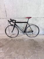 Rennrad mit Platten Reifen