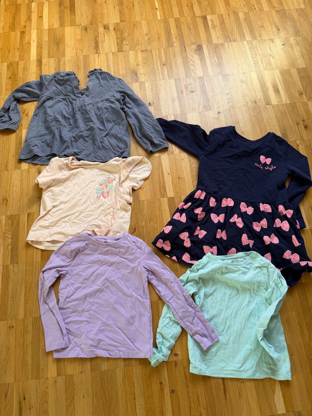 Lotti & Set di vestiti: Mädchen Kleiderpakte Grösse 98/104 – Usato da Kloten venduto da phug 1