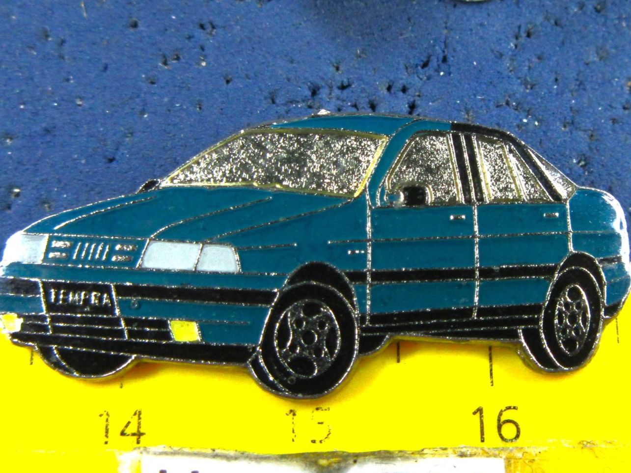 Fiat Placchette & Badge: FIAT TEMPRA AUTO PIN GLASIERT MIT SECURITY-CLIP – Usato da Ettingen venduto da Hausi4711 1