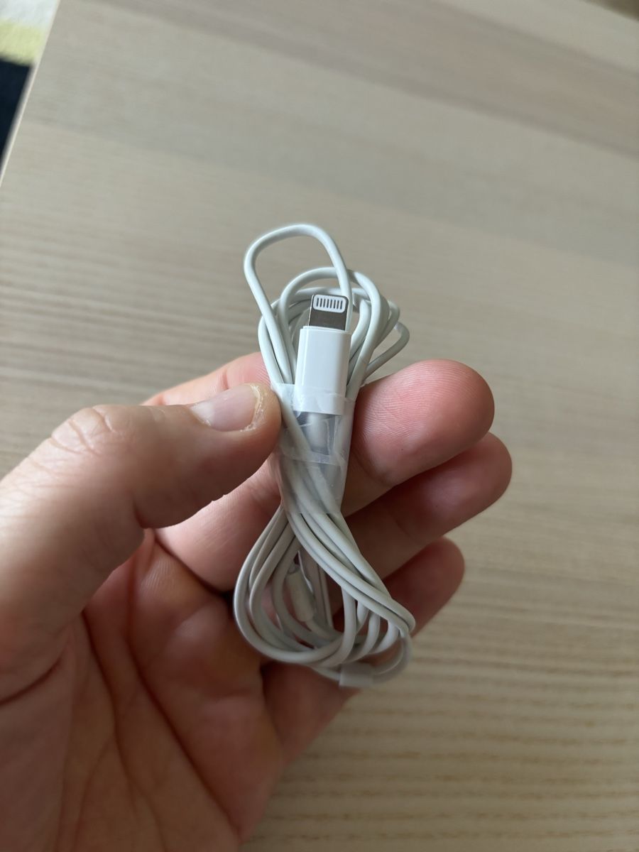 Cuffie: Apple EarPods Lightning mit Mikrofon Original – Usato da Trimbach venduto da fro_2ztm