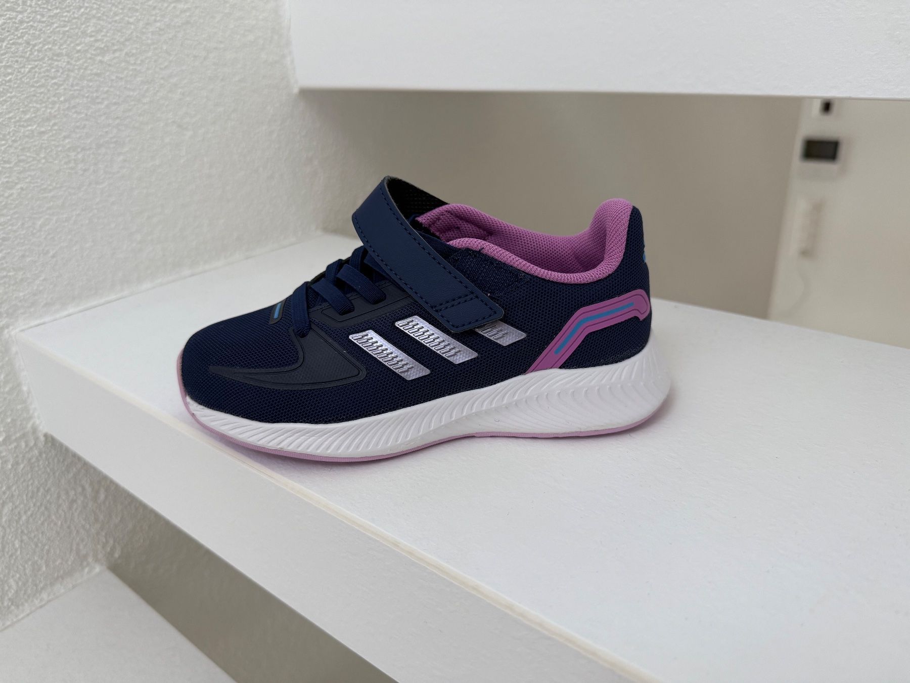 Adidas Scarpe per ragazze: Adidas fille  pointure 28 – Nuovo (secondo la descrizione) da Martigny venduto da Sassa77 1