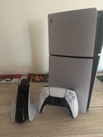 Sony PlayStation 5 Konsole mit G29 Lenkrad und Controller