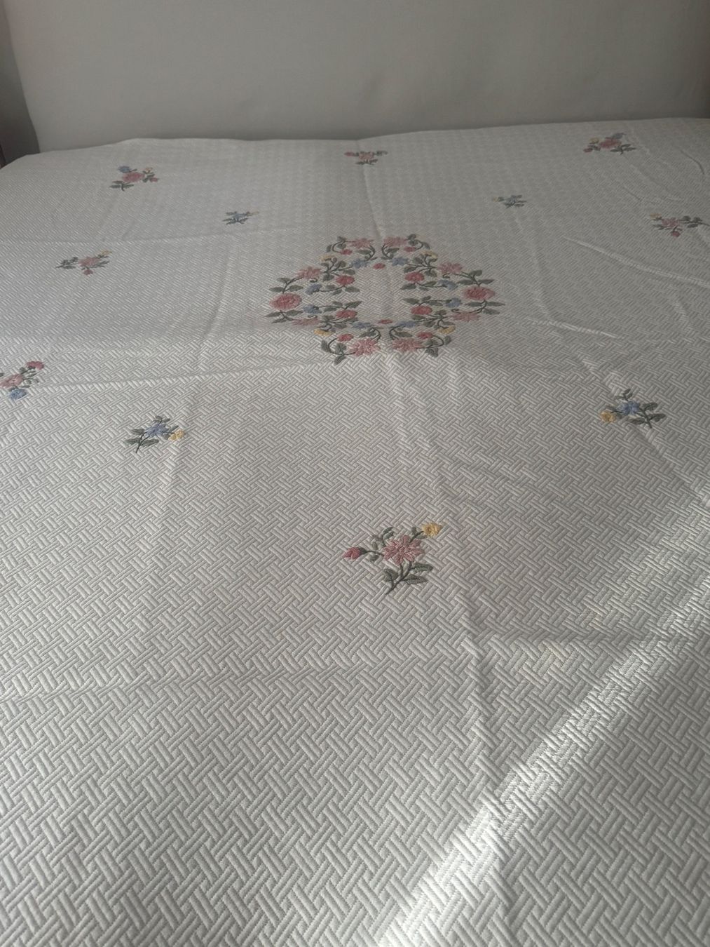Decken: Bettdecke mit Stickerei – Gebraucht aus Bern von Ninitto 8