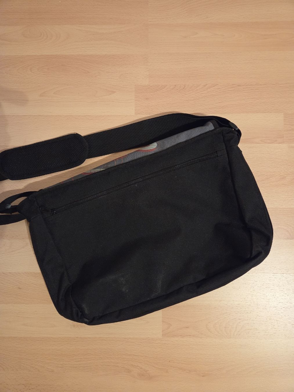 Taschen: Umhängetasche grau schwarz – Gebraucht aus Wauwil von seriously3 3