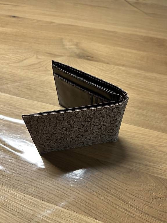 Brieftaschen: Portafogli GUESS – Gebraucht aus Vezia von luc_6jct 1