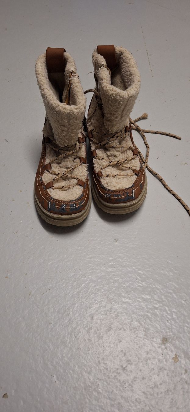 Schuhe für Jungen: kinderstifel in grösse 34 – Gebraucht aus Othmarsingen von Dijana1985