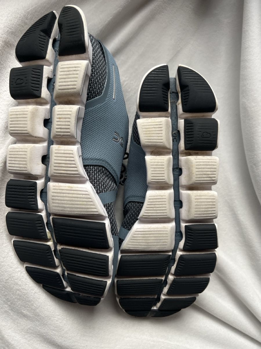On Damenschuhe: On Cloud Schuhe – Gebraucht aus Mörel von Emozia 5