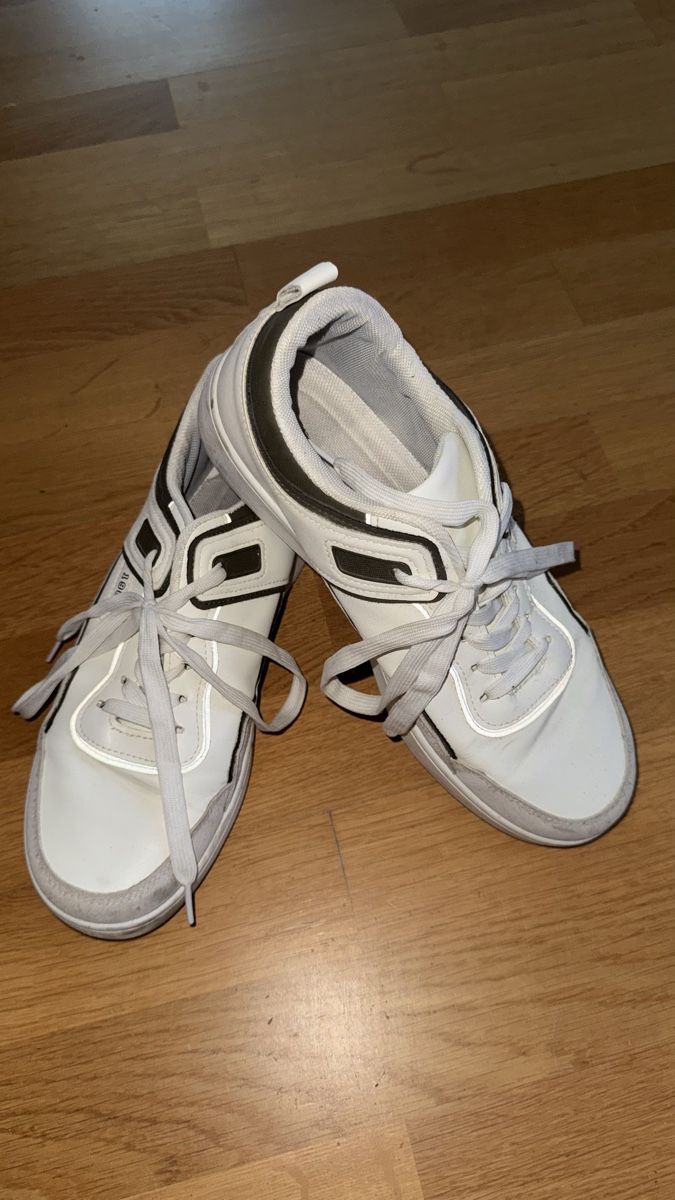 Scarpe da uomo: Herren Sneaker 42 – Usato da Gümligen venduto da morticiaaddams