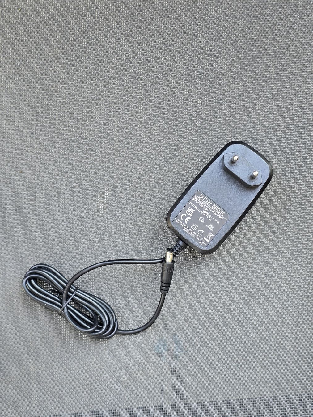 Caricabatterie: E-Scooter Elego Rush Charger / Ladegerät – Nuovo e nell'imballaggio originale da Grandval venduto da Golumbus