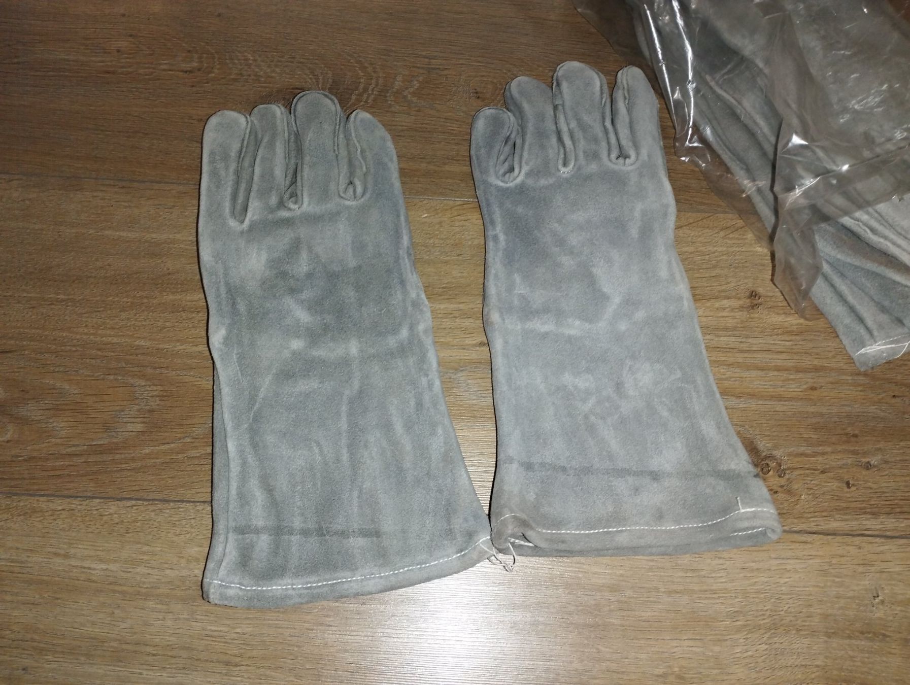 Gants & mitaines : Schweiss Handschuhe – Neuf (Voir description) à Dallenwil par Mnied