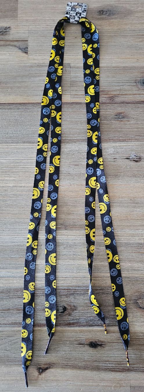 Scarpe da uomo: Neue Sneaker Schnürsenkel Schuhbändel mit Smiley-Muster – Nuovo e nell'imballaggio originale da Basel venduto da Allerlei-Basel