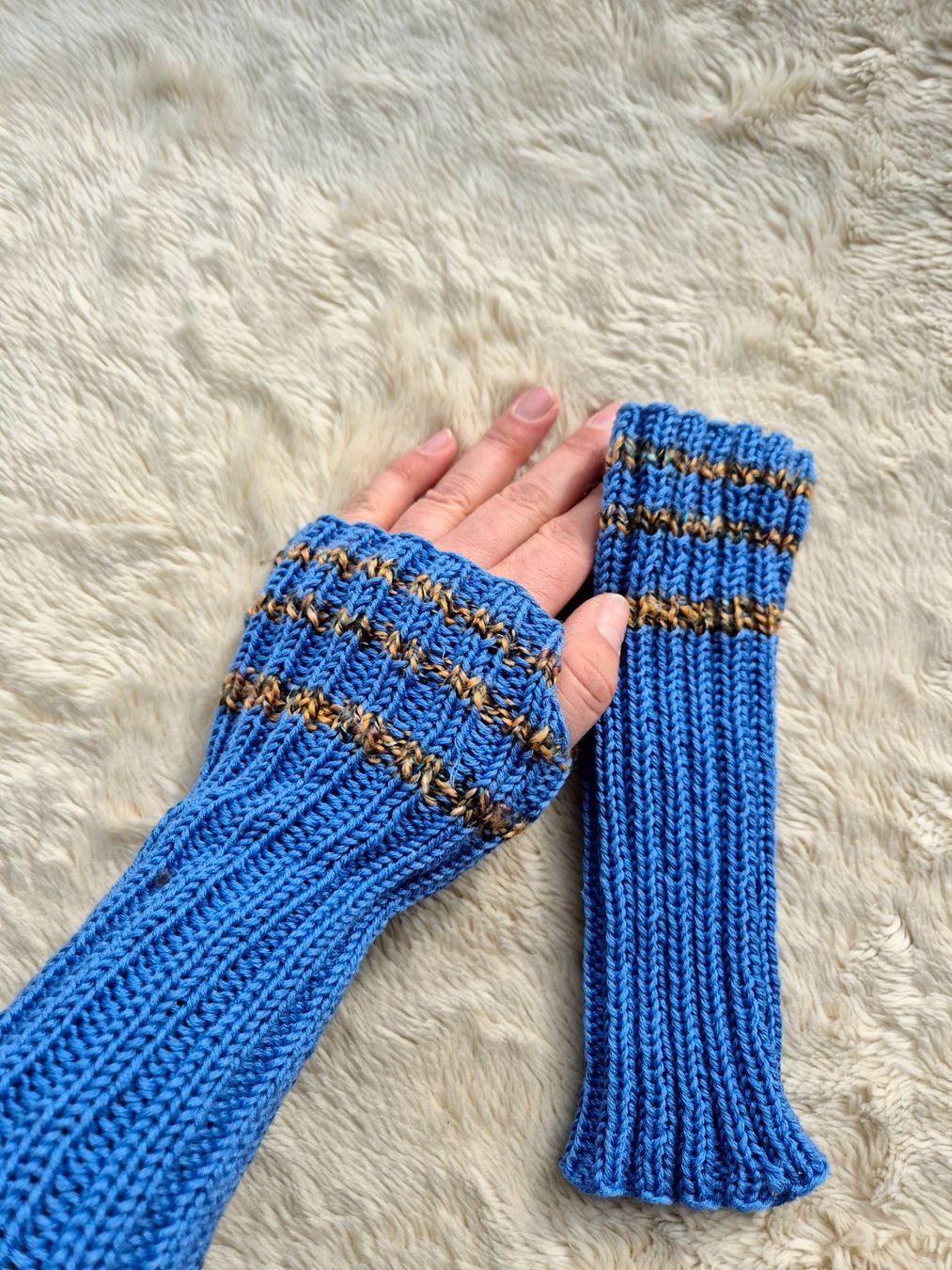 Guanti & manicotti: PULSWÄRMER STRICKWARE HANDSCHUHE FINGERLOS HANDMADE TOP – Nuovo (secondo la descrizione) da Elsau venduto da the-colorful-side