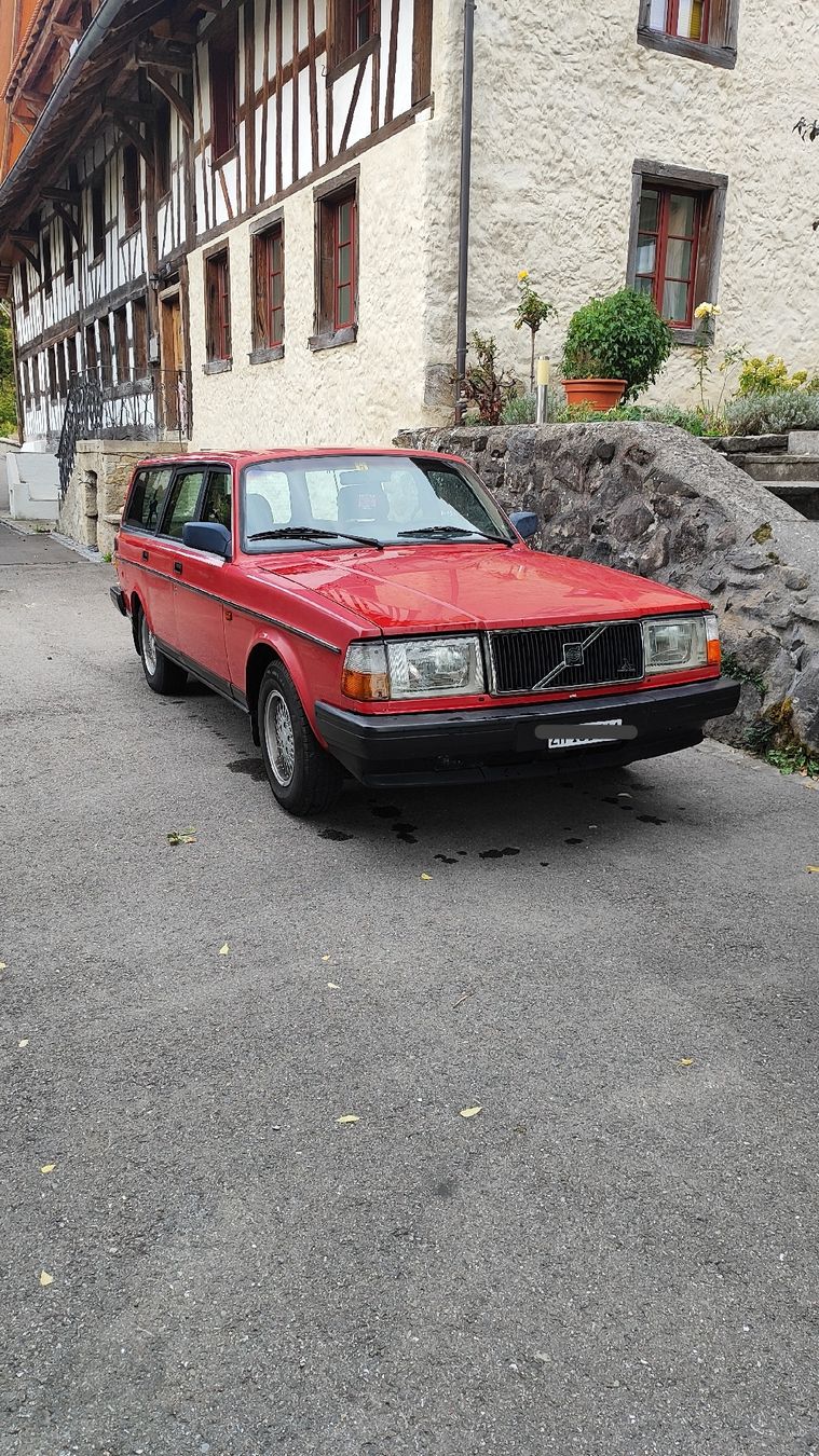 Volvo Autos: Volvo 240 Classic – D'occasion à Mettmenstetten par Anarim.m