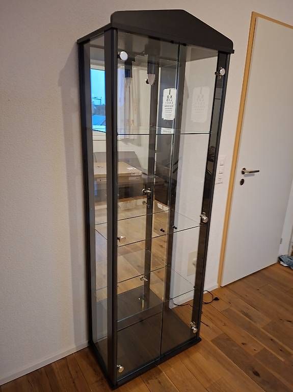 Vetrine: Vitrine / Glasvitrine mit Beleuchtung – Usato da Amriswil venduto da rst_xk5x