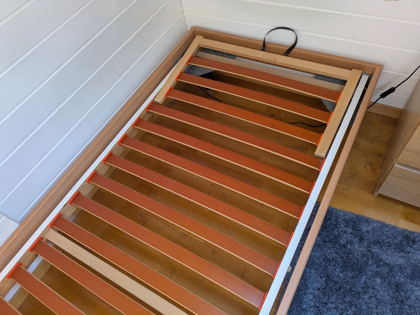Letti: Good Condition Single Bed Frame With Slats - Wooden! – Usato da Penthalaz venduto da mam_6hnz 1