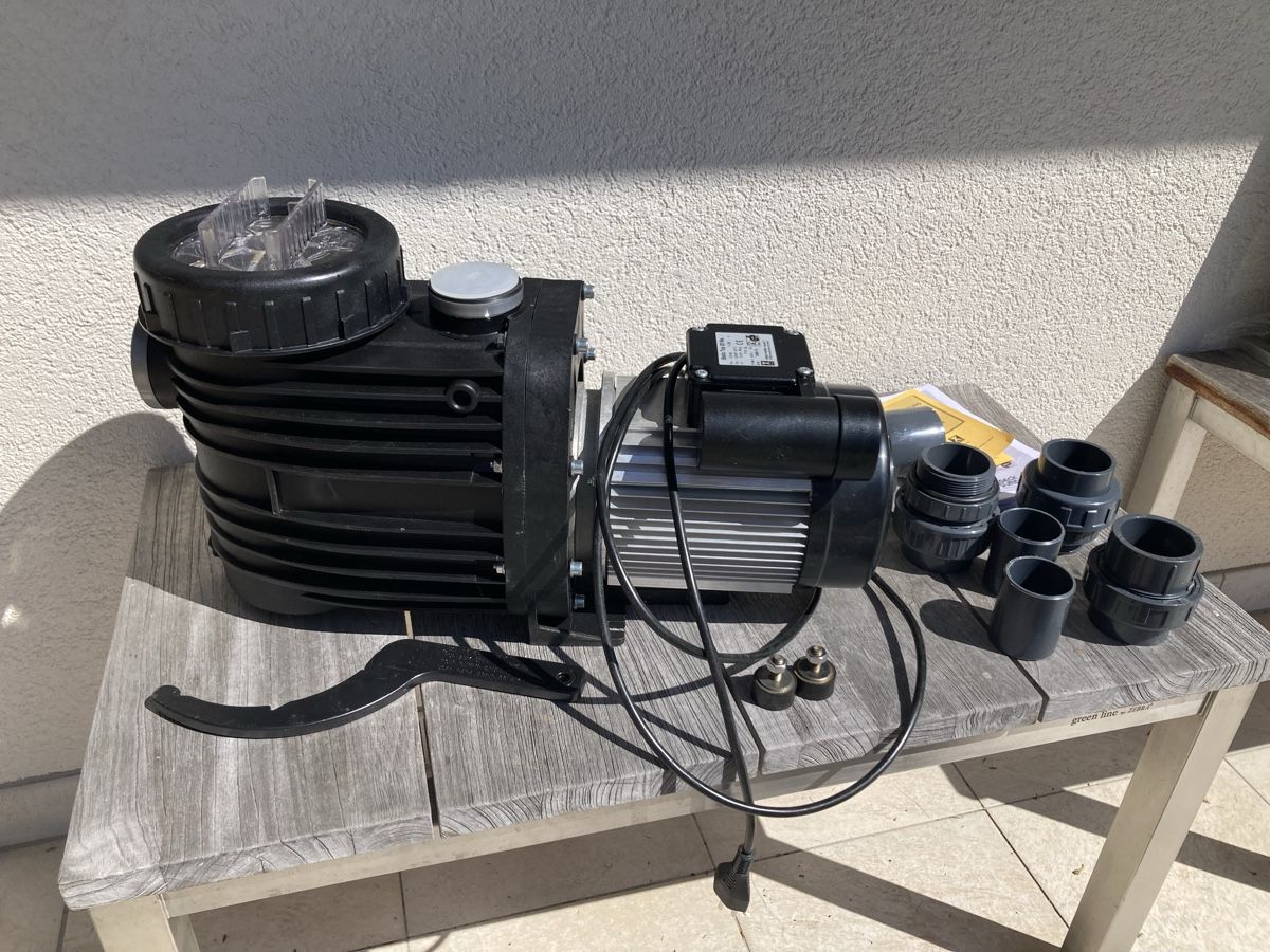 Schwimmbad-Zubehör: Pompe pour piscine neuve – Neu und originalverpackt aus Court von luckychance22