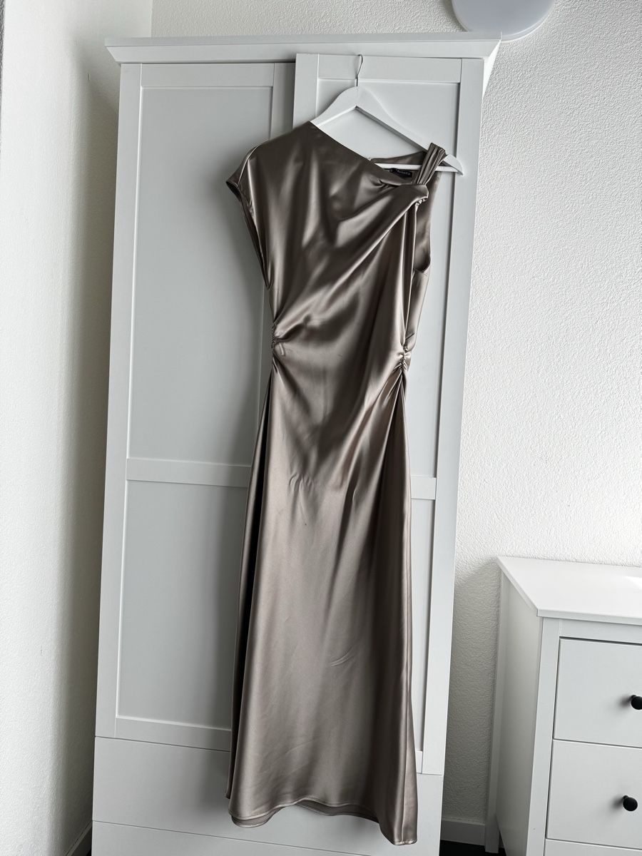 Zara Vestiti: Zara Maxi Kleid Offshoulder M – Usato da Winterthur venduto da vic_1256