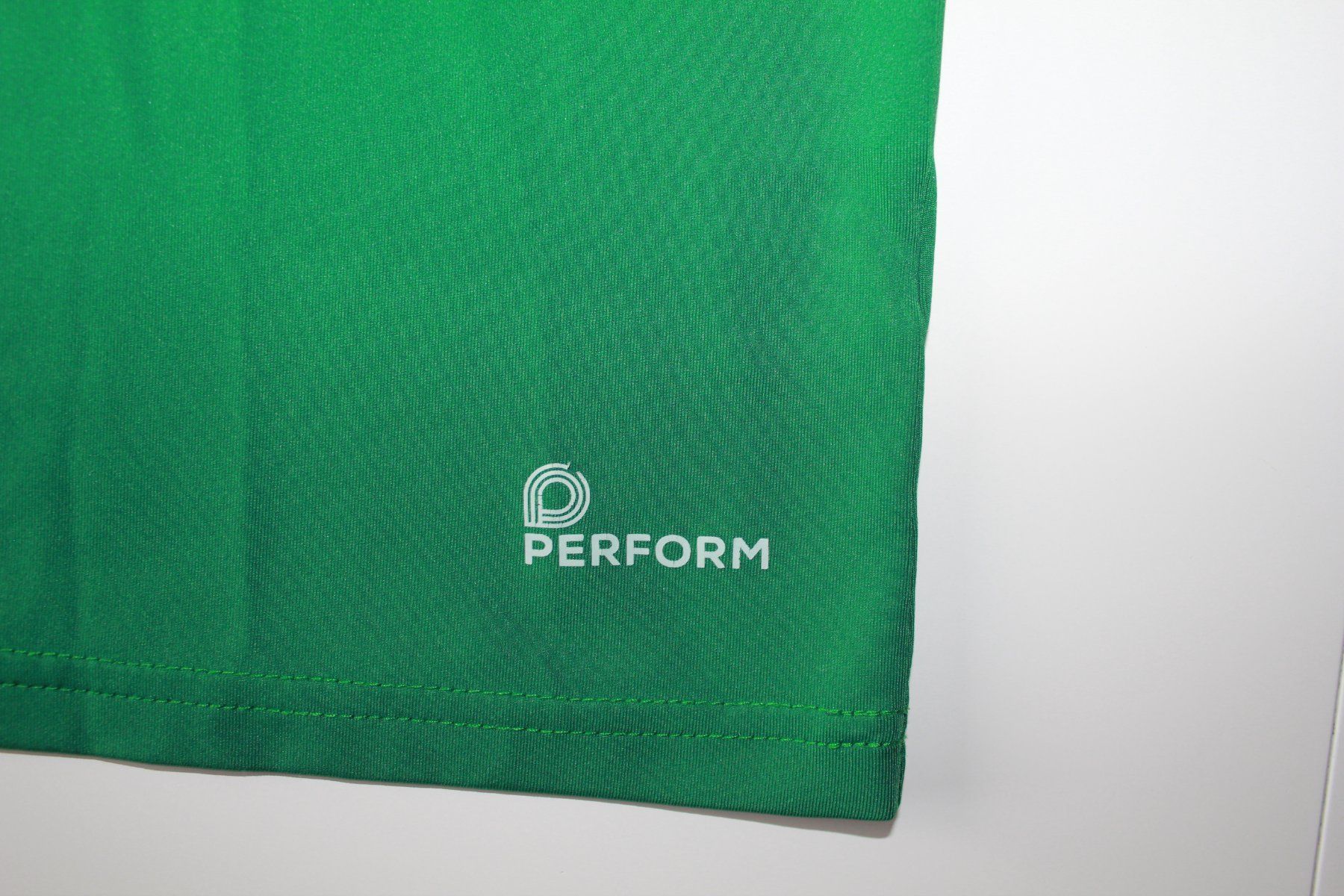 T-shirt: T-shirt sport Perform t. S – Usato da Peseux venduto da Gilloss 3