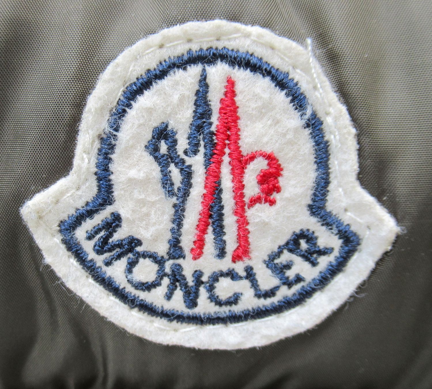 Moncler Gilets & Westen: Moncler Gilet Jacke – Gebraucht aus Bern von Colligentes 9
