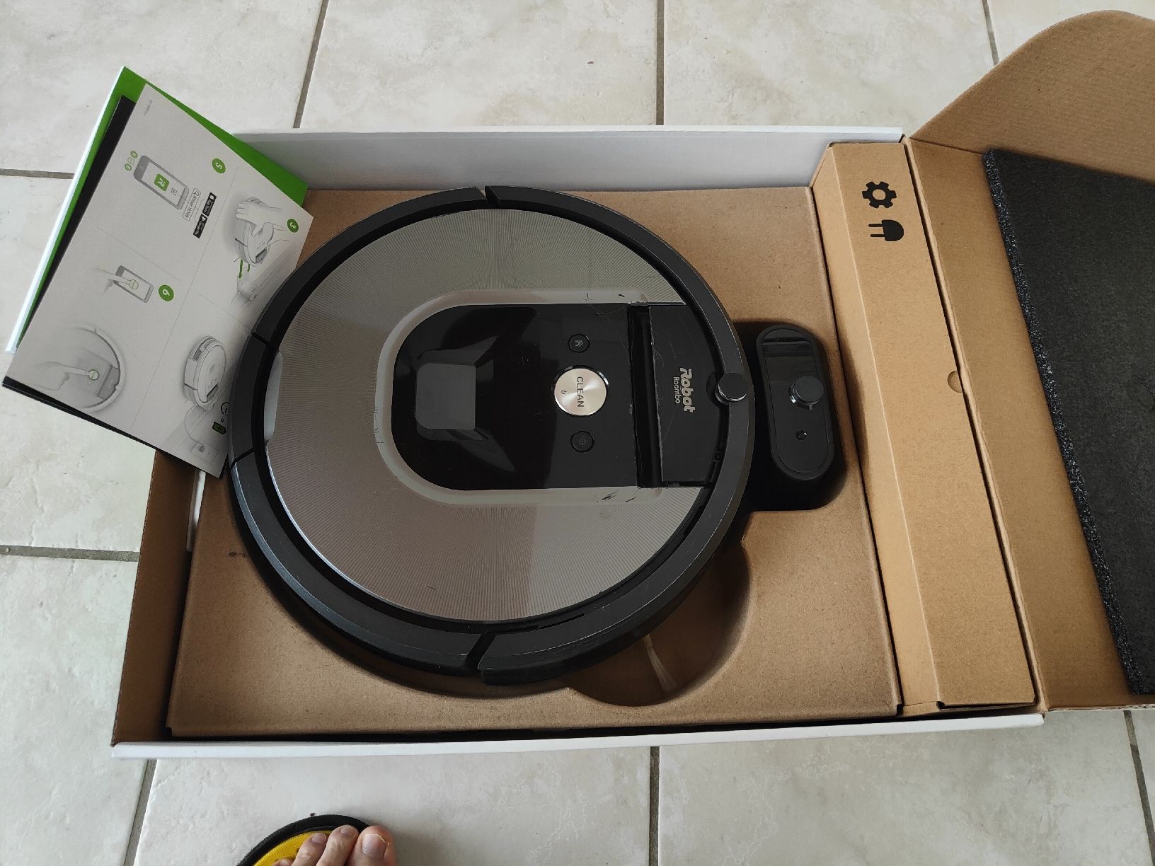 Irobot Staubsauger & Zubehör: iRobot Roomba 960 Saugroboter – Gebraucht aus Wernetshausen von Soegi7190