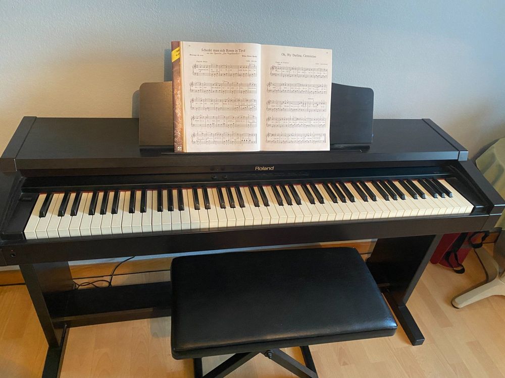 Roland hp deals 135 digital piano