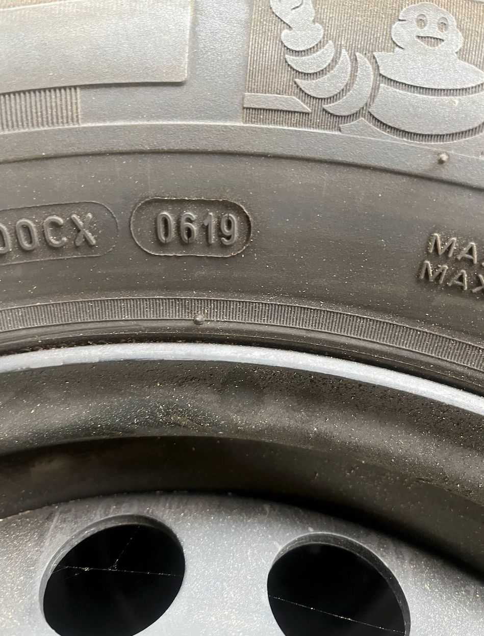 Ford Pneus & Roues: 4 Roue Ford Transit  235/65 R16C – D'occasion à Romont FR par Thoma_bdn 3