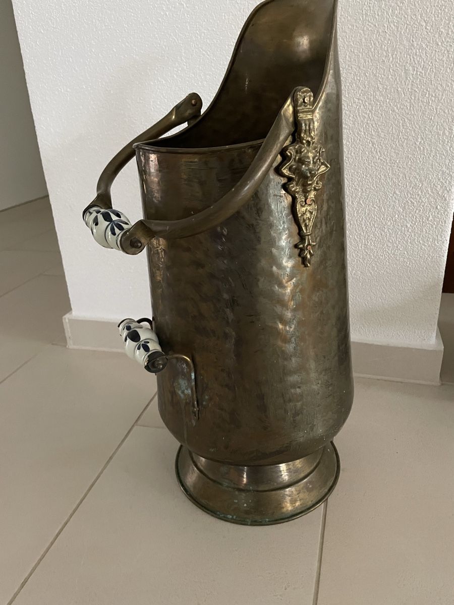 Toutes les décorations: Cheminée-Eimer antik aus Messing mit Keramikgriff – D'occasion à Lindau par Gybsi0 4