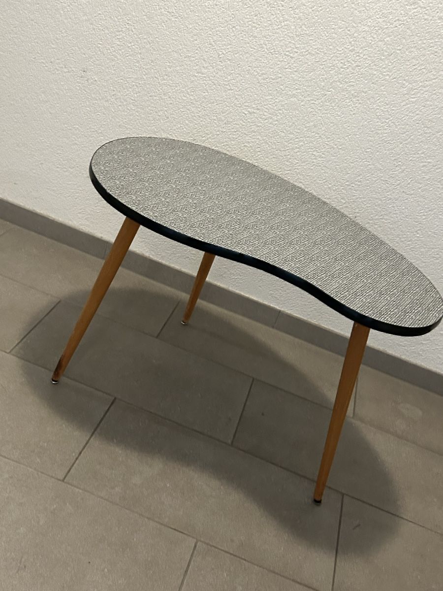 Tische: Table basse vintage des années 50, forme haricot. – Gebraucht aus Thierrens von Bigla 2