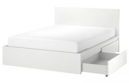 Bett inkl. Matratze und Schubladen