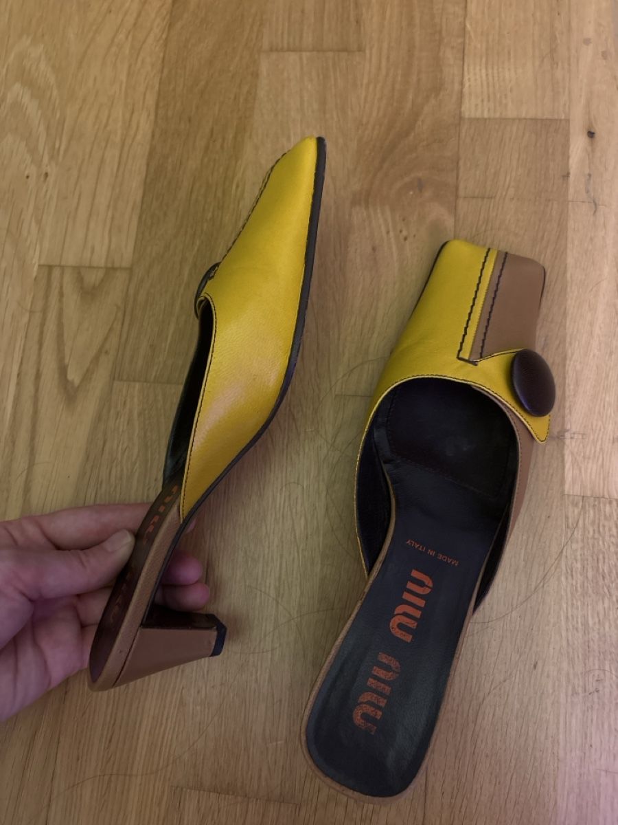 Miu Miu Scarpe da donna: Miu Miu Vintage Clods 90s – Usato da Bern venduto da LoveVintageY2K 1