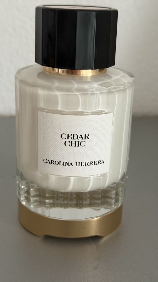 Carolina Herrera Parfum & Eau de Toilette: Carolina Herrera Cedar Chic ,2 ml – Gebraucht aus Sursee von nst_czk2